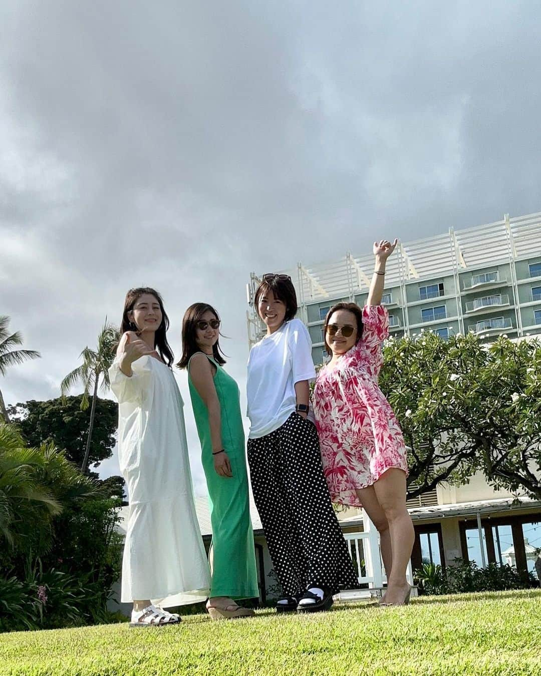 足立かりんさんのインスタグラム写真 - (足立かりんInstagram)「Hawaii🩵💚 #イルカちゃんがいるホテル #thekahala  #高級エリアにある高級ホテル #映画みたいなウェディング #心が穏やかになる場所 #hawaii#hawaiitrip#女子旅#旅猿娘#ラスト投稿」5月10日 12時15分 - karinadachi