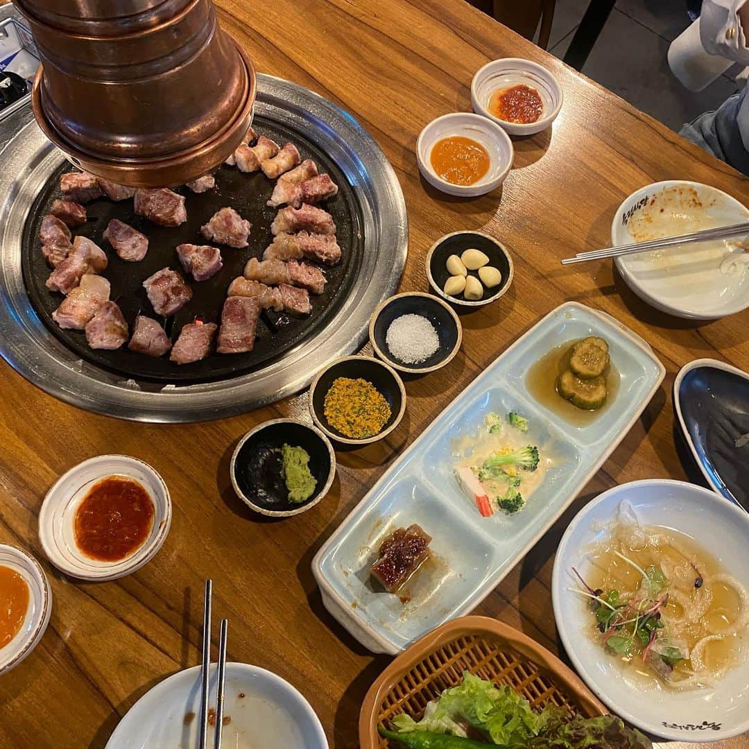 内藤沙季さんのインスタグラム写真 - (内藤沙季Instagram)「韓国旅行①🇰🇷 韓国ついて初めての食事は サムギョプサルでした🐷 ほんとに美味しすぎた！  #韓国#韓国旅行#サムギョプサル#🇰🇷#旅行#trip#旅#海外旅行」5月10日 12時48分 - n.sakigram