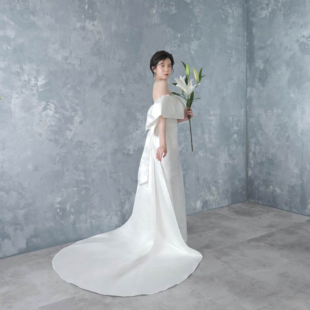 桜木梨奈のインスタグラム：「portrait【Wedding】  theme：Elegance  hiar & make @haruka___611 💄💕  photographer @photographer_kenjiueta 📸✨  #wedding #weddingdress #weddingmakeup #weddingphotography #weddinghair #shorthair #weddingmodel #model #portrait #works」