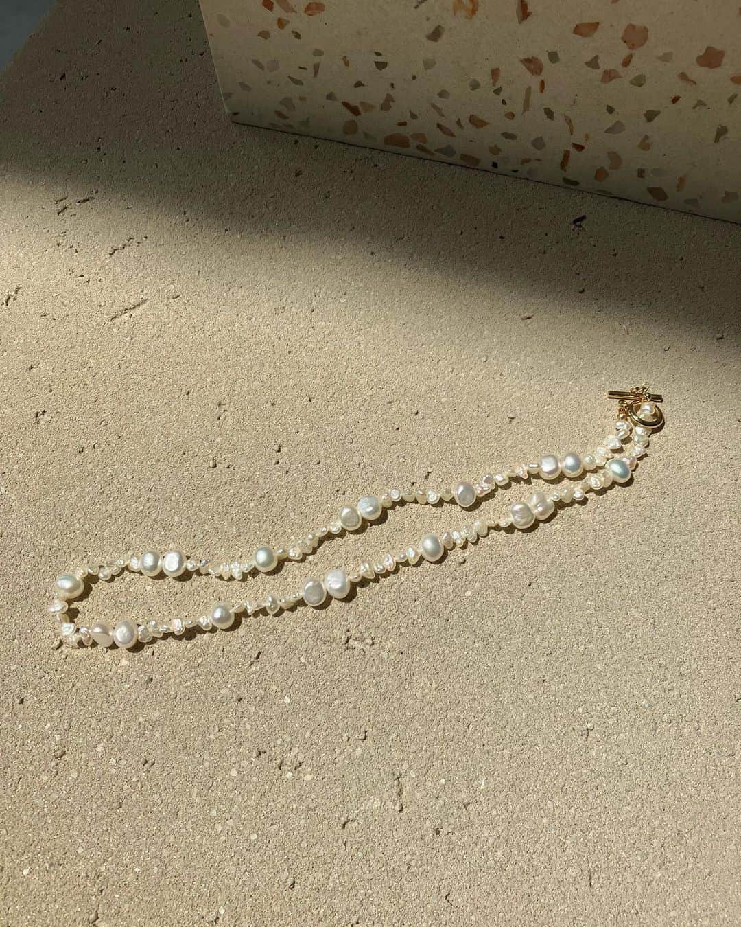 kaene －カエン－さんのインスタグラム写真 - (kaene －カエン－Instagram)「- new in -  先行して店頭販売していたアクセサリーが、オンラインにも入荷しました。  新作はこれまで展開のなかったネックレスメインになります🐚❤︎  ぜひご覧ください。  #kaene #pearljewelry  #結婚式アクセサリー」5月10日 12時45分 - kaene_official