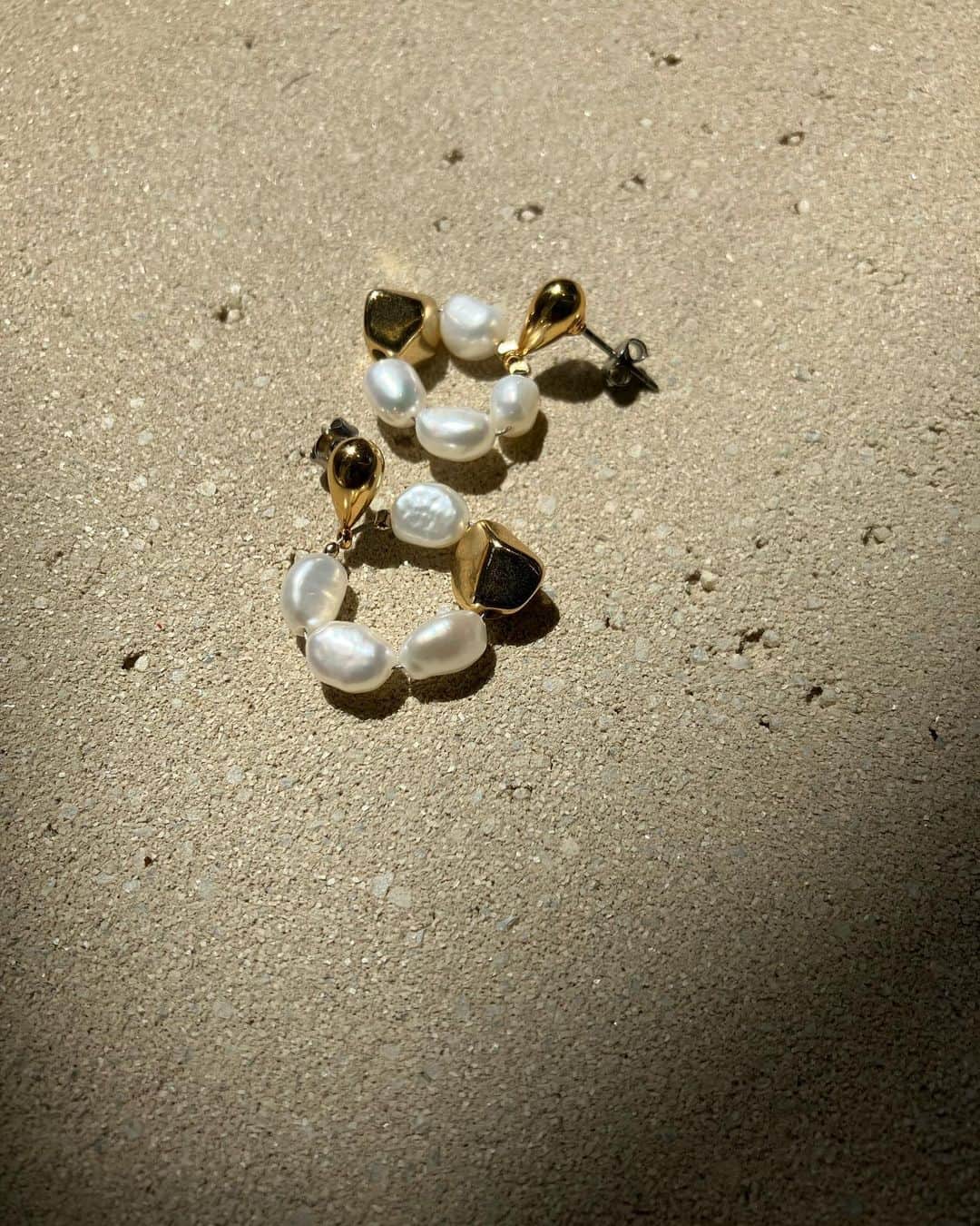 kaene －カエン－さんのインスタグラム写真 - (kaene －カエン－Instagram)「- new in -  先行して店頭販売していたアクセサリーが、オンラインにも入荷しました。  新作はこれまで展開のなかったネックレスメインになります🐚❤︎  ぜひご覧ください。  #kaene #pearljewelry  #結婚式アクセサリー」5月10日 12時45分 - kaene_official