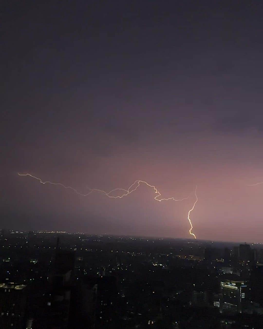 高橋理洋さんのインスタグラム写真 - (高橋理洋Instagram)「ループトップバーTichucaにて。めっちゃ流行ってる。雷凄くて頑張って取ってみた。✌️」5月10日 13時01分 - fc2inc