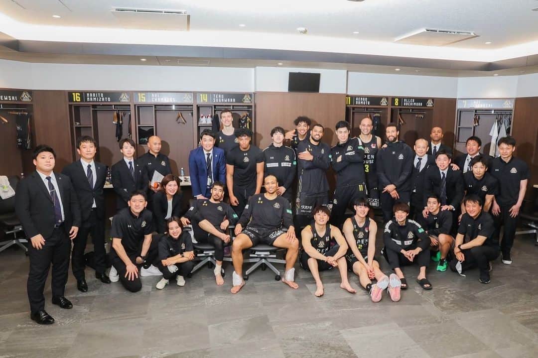 のインスタグラム：「B.LEAGUE2022-2023シーズンが終了しました。 沢山の関係者の方々のおかげで無事にシーズンを終えることができました。 今シーズンも皆さんの期待に応えるような結果を残すことができず、申し訳ない気持ちです。 そんな中、最後まで自分達を後押しし、応援をしてくれたファンの皆さんやブースターの皆さんには感謝しています。 そして、シーズン終盤には「オープンハウスアリーナ太田」という素晴らしいホームアリーナが完成しました。 そのコートに立ってプレーをし、そこから最高の景色を見ることができました。 今シーズン、チームを支えて下さったパートナーの皆様、関係者の皆様、ブースターの皆様、ファンの皆様、本当にありがとうございました。  五十嵐 圭」