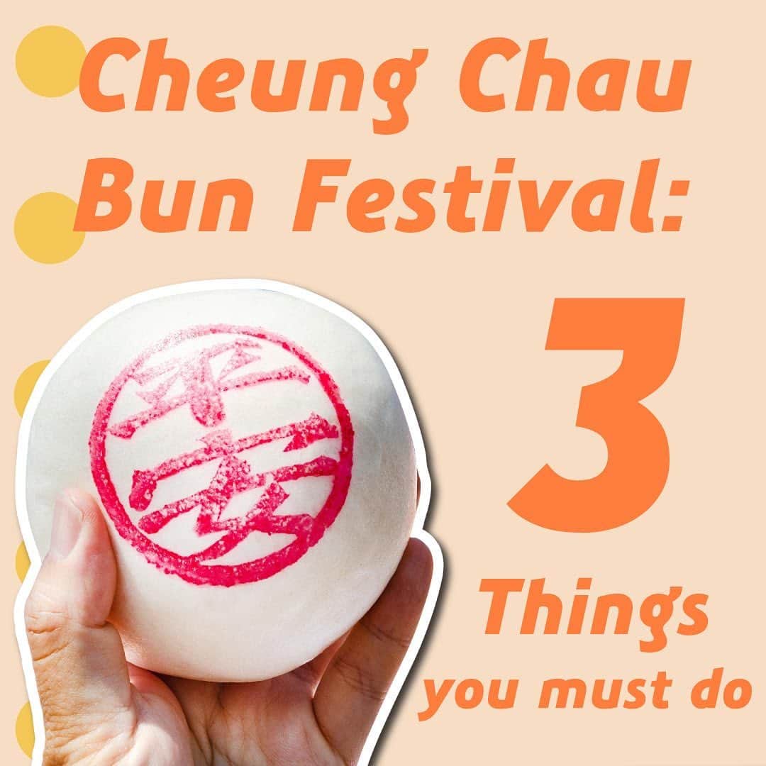 Discover Hong Kongのインスタグラム：「[3️⃣ things you must check out at the Cheung Chau Bun Festival!🥳] Ready for the Cheung Chau Bun Festival? Don’t miss the century-old celebration’s highlights, including the vibrant Piu Sik parade and the exhilarating Bun Scrambling Competition.🧗‍♀️And of course, try the famous buns made without lard or butter for a healthy and lucky treat. The celebration is two weeks away, find out more at: bit.ly/42x0pxw  【長洲太平清醮必做3️⃣件事！🥳】 長洲太平清醮返嚟喇！太平清醮嘅慶祝活動有百年歷史，其中飄色會景巡遊同「搶包山」比賽🧗‍♀️都一定唔可以錯過！節慶期間去長洲玩，仲可以試食平安包，保平安健康。大家又知唔知節慶期間居民需要齋戒，製作平安包原來唔用豬油同牛油🙅‍♂️？慶祝活動仲有兩星期開始，詳情可瀏覽： bit.ly/3NRIMV7  #HelloHongKong #DiscoverHongKong  Hong Kong welcomes you✈️! Now travellers can get ‘Hong Kong Goodies’ 🛍️vouchers including one FREE welcome drink🍸 in the hottest bars! Check out the details here: bit.ly/HelloHKgoodiesEN. Hope to see you all soon! 香港歡迎你✈️！而家遊客仲可以享用「香港有禮🛍️」消費優惠券，去得獎酒吧免費飲返杯🍸🍹！詳情請留意 bit.ly/HelloHKgoodiesTC」