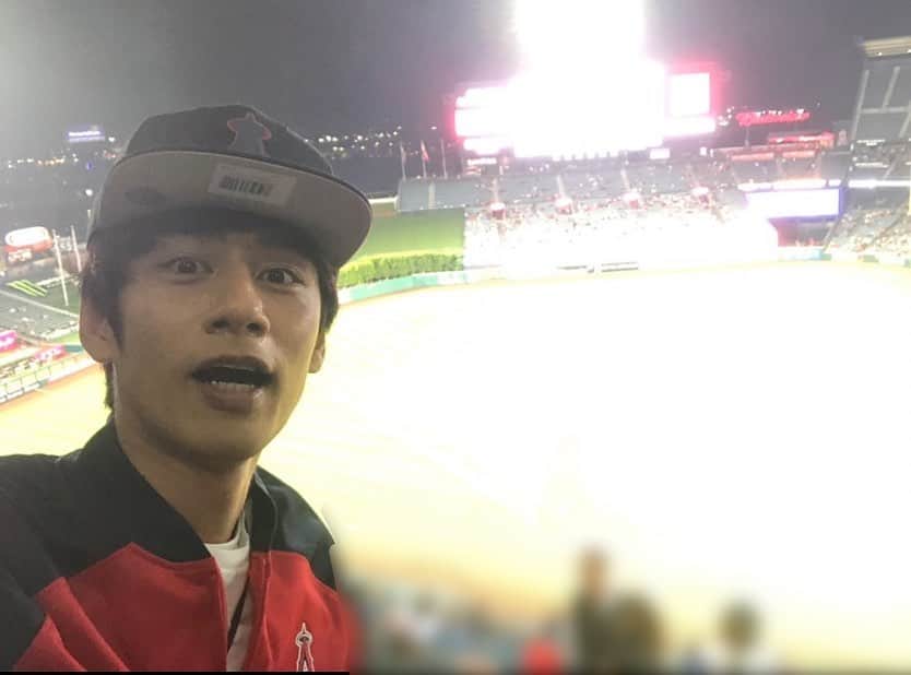 中丸雄一さんのインスタグラム写真 - (中丸雄一Instagram)「思い出過去写真。2019年の夏の写真。エンゼルスのホームグラウンドで試合観た。また行きたいなあ。」5月10日 14時05分 - y_nakamaru_94