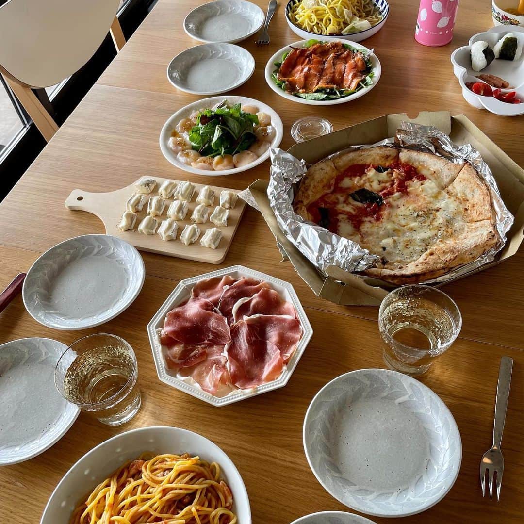 藤澤恵麻のインスタグラム：「⁡ ⁡ 友人を自宅に招いてイタリアンランチ。 ⁡ 楽しい時間が経つのはあっという間ですね。 いっぱい遊んでもらった子供達はとても嬉しそうでした。 ⁡ ⁡ #恵麻 #ema #ランチ #おうちごはん #楽しい #美味しい」