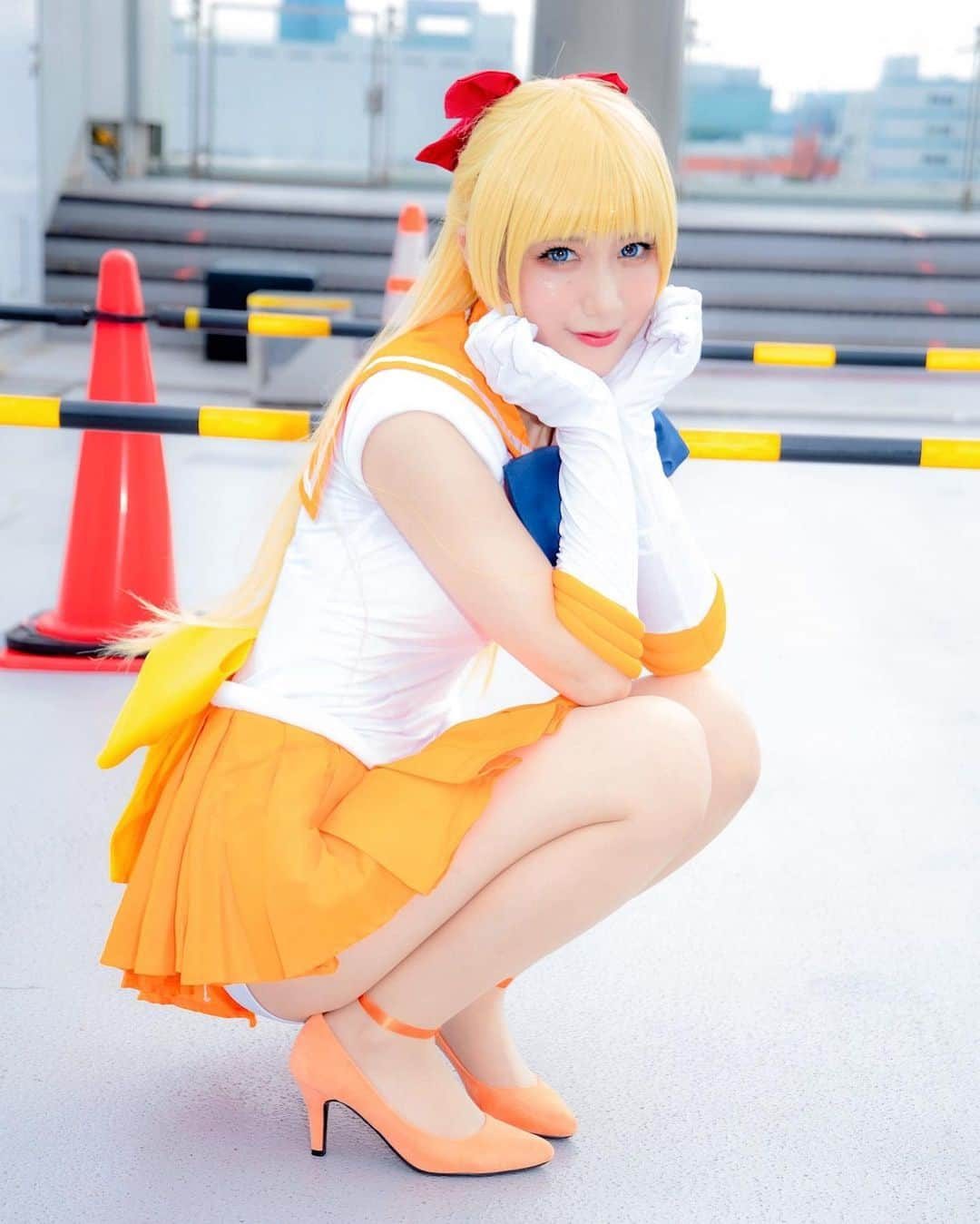 美羽えりさんのインスタグラム写真 - (美羽えりInstagram)「愛の天罰落とさせていただきます🧡 . #cosplay #sailorvenus #sailormoon  #コスプレ #美少女戦士セーラームーン  #セーラーヴィーナス #愛野美奈子  #コミケ」5月10日 14時26分 - erimihane02