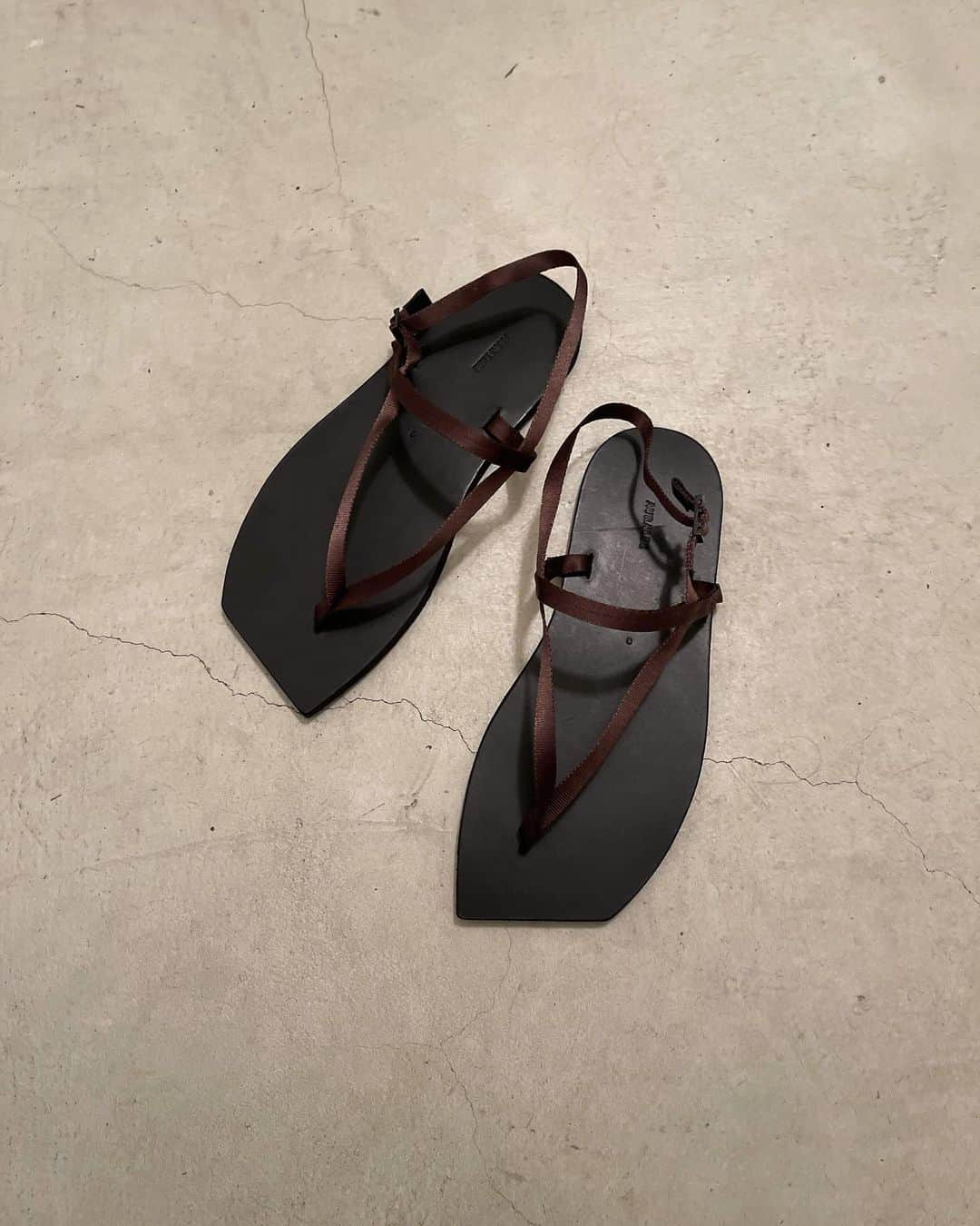 内原達也のインスタグラム：「. squareなsandal @auralee_tokyo」