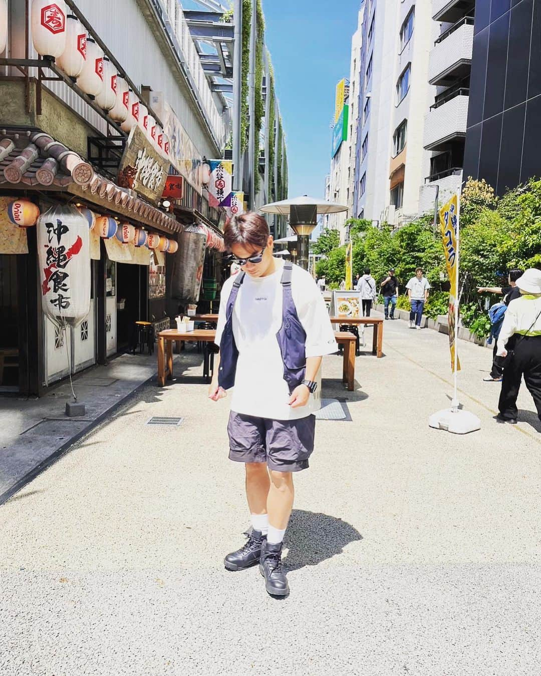 GSさんのインスタグラム写真 - (GSInstagram)「☀️🍻📸 いつぶりだろ？宮下パーク行ったの…  それくらいご無沙汰の渋谷散策。 もっと宮下パークっぽい所があるだろうに 渋谷横丁を選ぶ辺り根は奈良の田舎者です笑  楽しかった👍  #miyashitapark  #ootd  #brandnew  #oakey  @oakley  @oakleyjapan」5月10日 14時29分 - di_gs_official