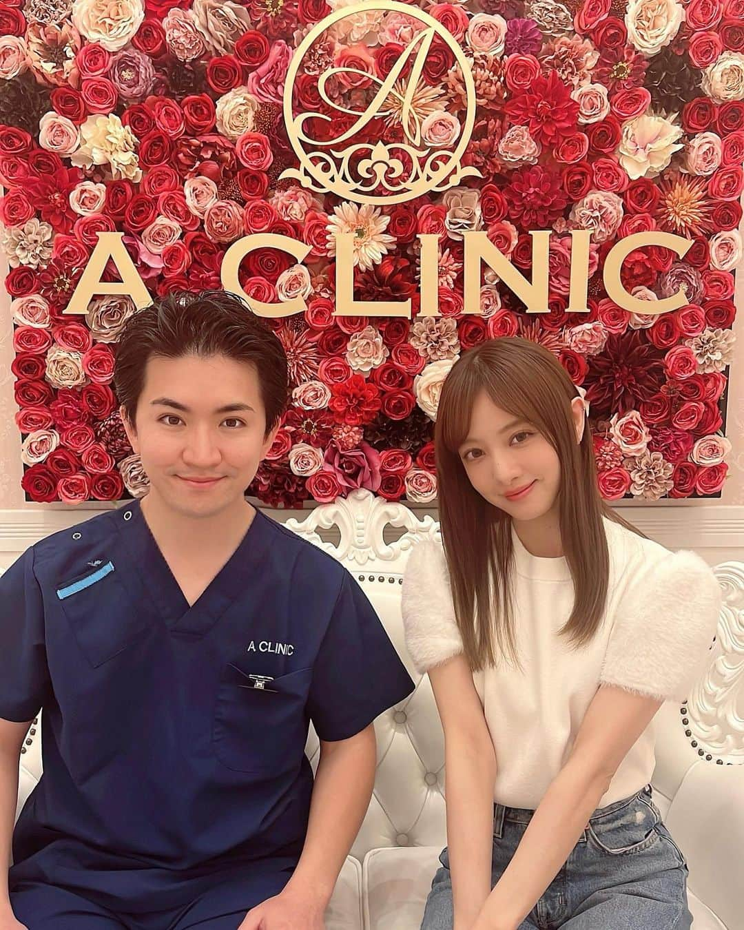 池田ショコラさんのインスタグラム写真 - (池田ショコラInstagram)「Aクリニック(@a_clinic_ikebukuro )の 柚﨑先生(@aclinic_yuzaki )に《Aスレッド》をして頂きました!!  ありがたいことに年齢より若く見られることが多いけれど、どうしてもたるみや口横のもたつきが気になっていたので今回Aスレッドをお願いしました。  今回施術してみて驚いたのは、痛みがほとんど無かったこと!!😳 あと、助手の方がずっと膝をぽんぽんと叩いてくれていたので気持ちが凄く落ち着きました☺️ 怖がりの方にもおすすめできます!!  3枚目がビフォー&アフターの写真なのだけど(左がビフォー右がアフター) 気になっていた顔下のもたつき,ほうれい線が改善されていて、お顔全体も小さくなってとても満足しています🥰🤭  術後すぐの写真なので、少し腫れや突っ張り感があるけれど、ここから落ち着いてくるそうなので また経過を投稿したいと思います。  お友達が絶賛していた池袋院の柚﨑先生にお願いして本当に良かったです🙇‍♀️✨✨ スタッフのお姉さんや助手の方々もすごく優しかった..(*´-`)  Aスレッドといっしょに受けると効果が上がるお顔の脂肪吸引も気になりました〜  ずっと若く見られたいので、これからもアンチエイジング頑張っていきたいと思います😚😂  #aスレッド #糸リフト #aclinic #aclinic銀座 #aclinic横浜 #aclinic新宿 #aclinic名古屋#aclinic大阪 #aclinic池袋 #aclinic福岡 #aクリニック #エークリニック #小顔 #スレッドリフト #小顔整形 #たるみ改善 #リフトアップ #美容外科 #美容皮膚科 #美容クリニック #柚﨑一輝」5月10日 15時07分 - chocolat0314