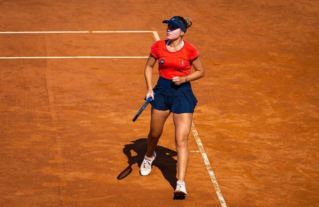 ソフィア・ケニンのインスタグラム：「Happy to get through a tough first match. Into the 2nd round in Rome 🇮🇹 @internazionalibnlditalia」