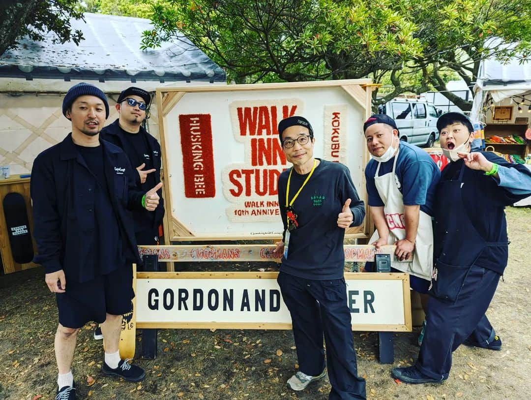 磯部正文さんのインスタグラム写真 - (磯部正文Instagram)「⁡ ⁡WALK INN FES! 23の時に出店していた⁡ ⁡GORDON AND CONNER⁡⁡ ⁡ ⁡⁡ラグ製作中の出店の近くを通りかかって⁡ ⁡お話したきっかけで HUSKING BEEのロゴのラグを製作してくれることになり⁡仕上がって送ってくださいました ⁡ ⁡MARSHALLのヘッドの側面と同じくらいのサイズ⁡ ⁡ちとどういう風に配置するか考えます ありがとうございます！」5月10日 15時14分 - masafumiisobe