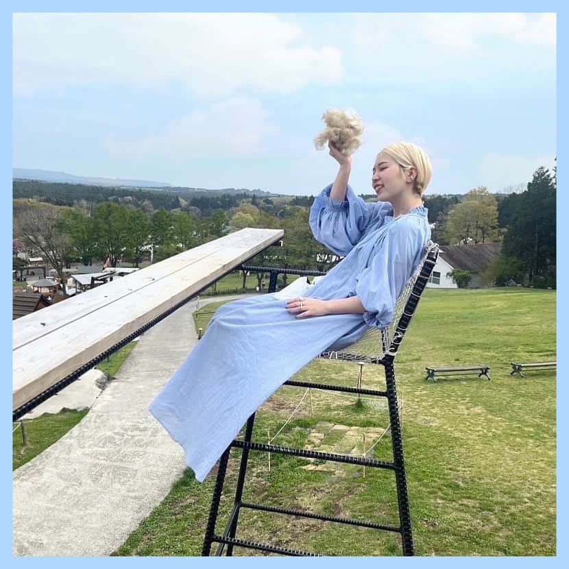 デミルクス ビームス 新宿のインスタグラム：「. GWのおでかけ編🐏💕 . STAFF SHIRAKI @_srkhrk_  #demiluxebeams_shiraki  . GWは静岡に行ってきました♡ 羊の毛を貰える場所だったので友達と半分こしました🐏✨ブランコに乗りながら富士山を眺めたりゆったりとした時間を過ごせました🗻✨ .  #demiluxebeams #デミルクスビームス  #demiluxebeams_shinjuku  #BEAMS #ビームス」