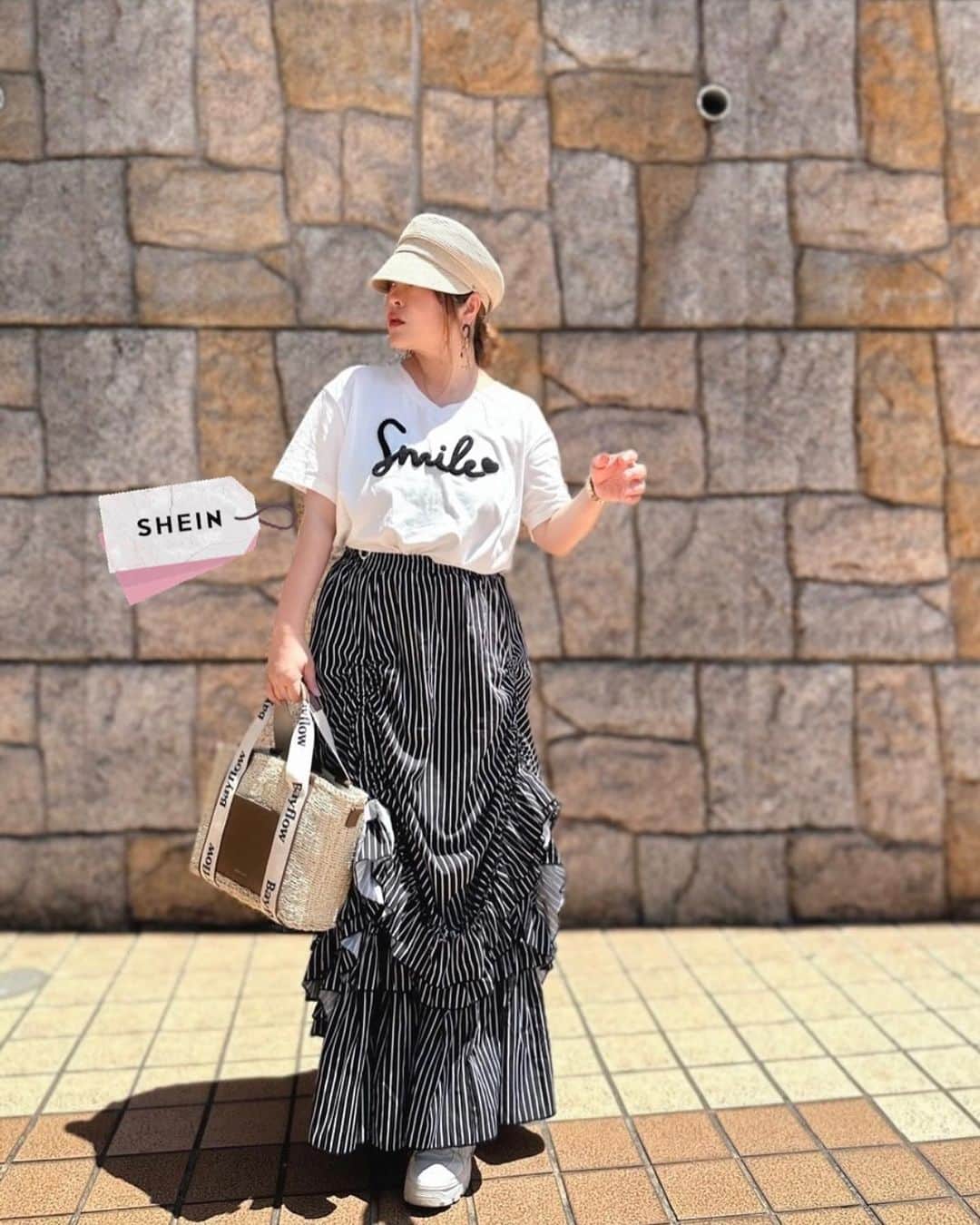 のインスタグラム：「＼＼【SHEIN】購入品✍️ ／／ この前、遅ればせながら #すずめの戸締まり 見たら 号泣だった、、😭 . . 気軽な気持ちで見ちゃダメな 映画だったーー😭💦 . . そんな日のコーデ。 Tシャツもスカートもスニーカーも ぜんぶ#shein ✨ . . こういうボリュームたっぷりの ふりふりスカートを カジュアルなTシャツと 合わせたくて探してたんだけど SHEINなんでもあるから ほんと驚く😂💕 . . でも、スカートはサイズ感わからなくて とりあえずMサイズにしたら かなり大きめだったので そこだけちょい後悔🌀 . 買う方いたら、 1サイズ小さいものを 買ったほうが良きだよ🙆‍♀️ . . [商品ID] Tシャツ・・・12578766 スカート・・・12716401 スニーカー・・・838620 ピアス・・・11500266 . . . . 【SHEINクーポン配布🫶】  私のフォロワーさんのために、 通常のSHEINクーポンより もっと割引率が高い特別クーポン貰ったから @asuroom をフォローしてご自由に使ってね〜💕 👇 👇 【クーポンコード】4ST183 ✔〜5999円ご購入→15%オフ ✔6000円以上ご購入→20％オフ ※有効期限：2023年5月31日まで . . 『SHEIN』 @shein_japan  @sheinofficial  . . . . . . 《30代ママと小学生男子の日々の暮らし✨》 👉(@asuroom ) . . . . #SHEIN春の感謝祭 #SHEINコーデ #SHEIN #SHEIN購入品 #今日のコーデ #OOTD #購入品紹介 #beSHEINmodels#SHEINコーデ #SHEIN#SHEIN購入品 #SHEINコーデ #SHEIN購入品#SHEINforall #今日のコーデ#スカートコーデ #シーイン  #プチプラコーデ #プチプラコーデ#ママファッション #クーポンコード #クーポンコード配布中 #激安 #アラサーコーデ #アラフォーコーデ #デートコーデ#ユニクロ#しまむら #ユニクロ購入品 #しまむら購入品 #しまむらパトロール #しまパト」