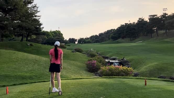 キム・スヒョンさんのインスタグラム写真 - (キム・スヒョンInstagram)「이렇게 예쁜 풍경을 즐길 수 있는것도 매력. #golf」5月10日 15時41分 - claudiashkim