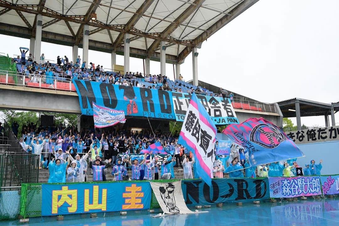 小川佳純のインスタグラム：「. 5/7(日)J1第12節vs川崎フロンターレ 0-1 lose  雨の中応援ありがとうございました！ アウェー戦が続きますが、チームみんなでアジアチャンピオンに挑みたいと思います。  #サガン鳥栖 #明治安田生命j1リーグ」