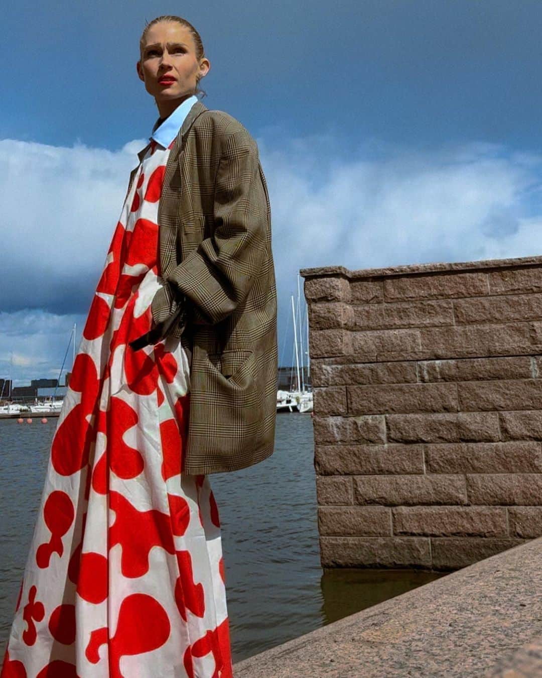 マリメッコのインスタグラム：「Our sights are set on summer. 💘 The mesmerizing @laluuna styling our Fenja Pulloposti dress from SS23. Which look is your favorite? 1, 2 or 3? #marimekko #SS23」