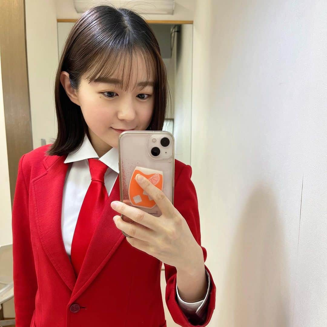 若林有子さんのインスタグラム写真 - (若林有子Instagram)「水曜日のダウンタウン「クサいニオイで神経衰弱」の説の進行を務めました！  嗅覚を酷使しながらのロケ…！ スタジオ中に臭いが充満していたので、私もこの日は帰って2回シャンプーしました(笑) 皆さんのリアクションから臭さを感じてください😵‍💫！  毎週見ている水ダウ、 お初なのでこの赤ジャケットが嬉しかったです☺️  #水曜日のダウンタウン #水ダウ #ニオイ神経衰弱 #若林有子 #アナウンサー」5月10日 21時18分 - wakabayashiyuko_