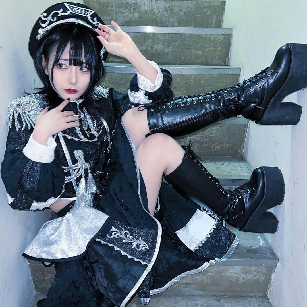 ねおきまこのインスタグラム：「アンチテーゼの衣装が1番かっこいい！ と言い張れるくらい 大好きだしお気に入り」