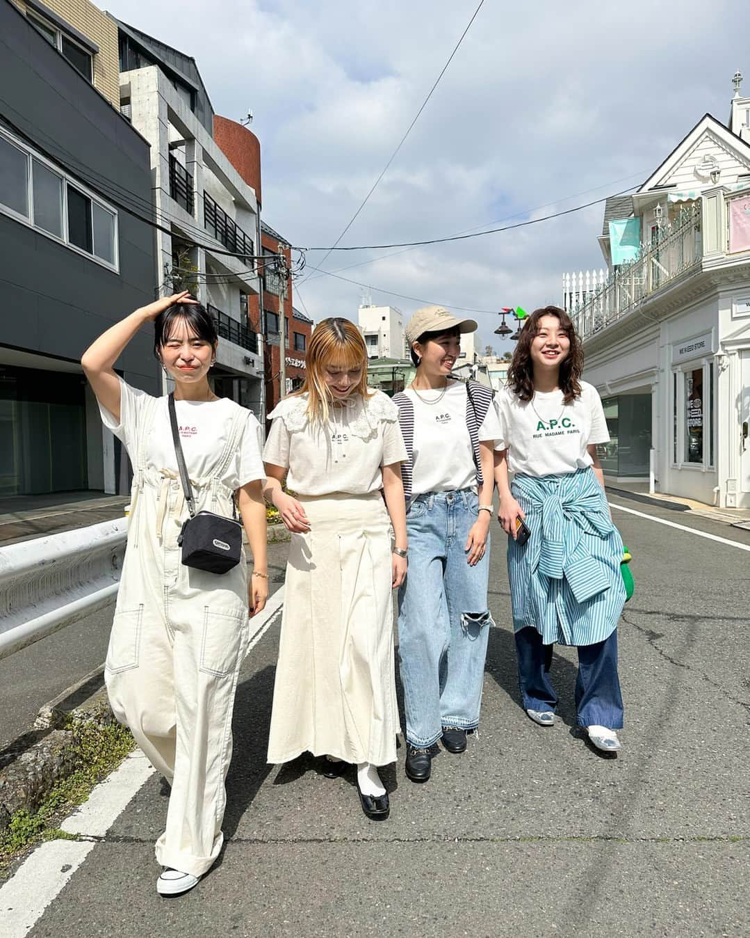 フリークスストアさんのインスタグラム写真 - (フリークスストアInstagram)「-春夏にマストバイなA.P.C.のTシャツを使って女子会コーデ-  シンプルだからこそ重ね着や小物でアレンジができる、A.P.C.のTシャツを使って女子会をテーマにコーディネート。  A.P.C. × FREAK'S STORE 別注RUE MADAME T 問い合わせ番号:1121046300235 価格:¥14,300(tax in)  カラー:グレー/ブラック/レッド/グリーン/サックスブルー サイズ:S  A.P.C. × FREAK'S STORE 別注T-SHIRT DESIREE 問い合わせ番号:1121046300236 価格:¥14,300(tax in) カラー:ホワイト/グレー/レッド サイズ:S  ▶︎画像をタップして商品情報をチェック！  ≪開催中のキャンペーン≫ 気になる商品をお気に入り登録いただくと抽選で45名様に最大10,000円分のポイントプレゼント🎁 ▶詳細はTOPページ( @freaksstore_official )のURLからNewsをご覧ください。  #freaksstore #フリークスストア #freaksstore23ss  #freaksstoreofficial #freaksstore_women」5月10日 16時01分 - freaksstore_official