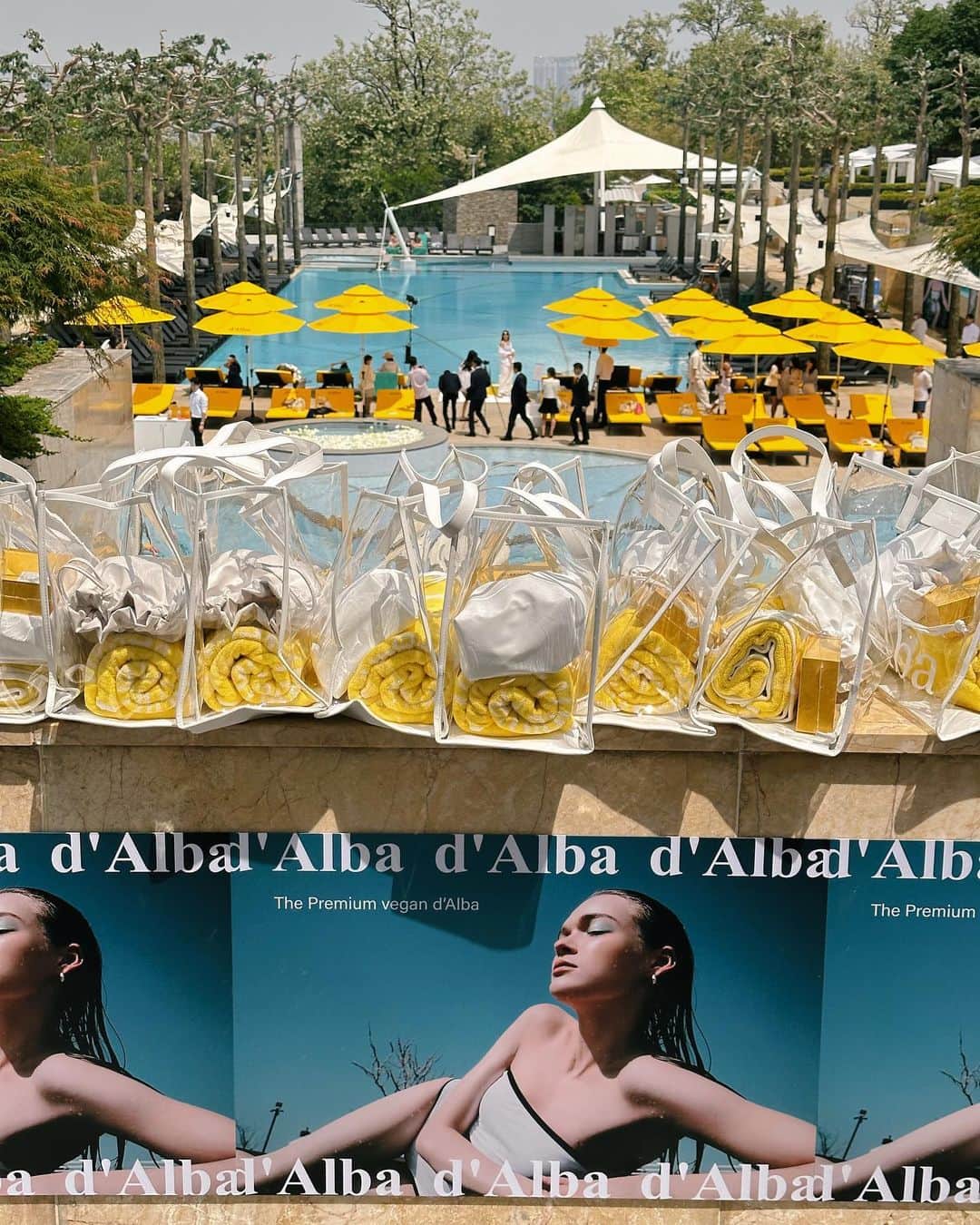 植野有砂さんのインスタグラム写真 - (植野有砂Instagram)「Thank you for taking me to Seoul @dalba_japan ✨☀️ their pool party was so cute 😮‍💨🩵 大好きなダルバのプールパーティでソウルに遊びにきたよ🩷 お天気にも恵まれたのでもちろんトーンアップUV仕込みました🫶🏻 日本にはない新商品もたくさん試せて楽しかった🍋」5月10日 16時20分 - alisaueno