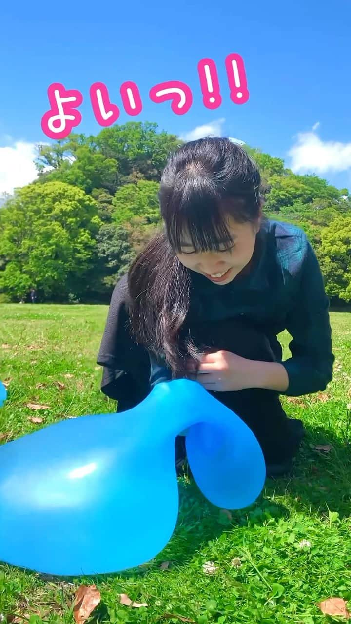 はれママキッズのインスタグラム：「家族でめっちゃ大きくなる巨大水風船で遊びました😍🌈✨重すぎて持てず、みんな大はしゃぎでした🤭💕(笑)  今回使ったアテムの詳細はプロフィールのURLに載せている「7sGood」を見てね🌈✨ クーポンコード『qkt1316』を検索すると、初回最大2000円OFFクーポンをGET！できますよ～🌈✨  #7sGood#7sGood購入品#pr #はれママキッズtv #さあやちゃんねる #youtube」