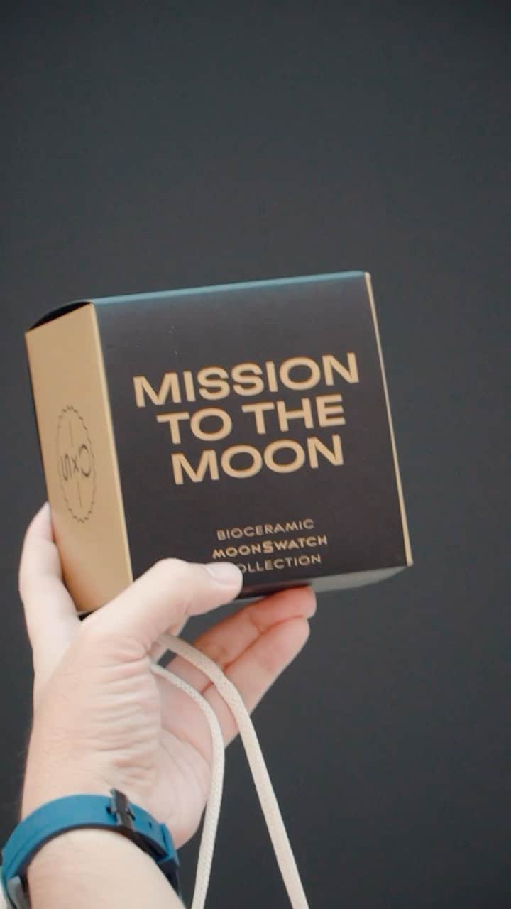 Swatchのインスタグラム：「The moon shone bright in Thailand during our Mission to Moonshine™️ Gold event! 🌕 #MoonSwatch #Swatch #OMEGAxSwatch」