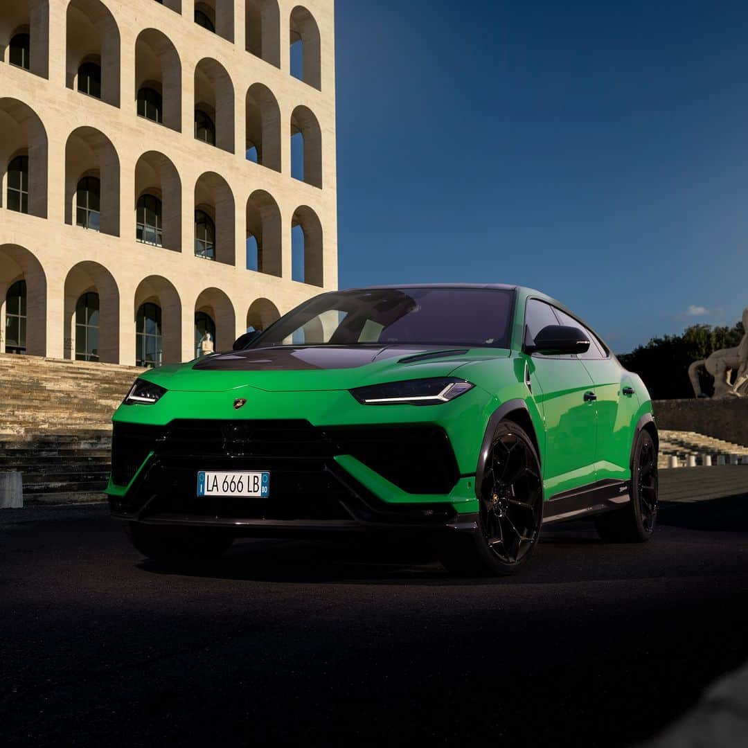 ランボルギーニさんのインスタグラム写真 - (ランボルギーニInstagram)「Okay, let’s describe this for you:  1),2) and 3) What you can see from the outside. It’s still a performance, but in terms of beauty. 4) The exact point where performance begins. 5) The exact point where power lives (a 4.0-liter V8 twin-turbocharged engine).  #Lamborghini #UrusPerformante #ForBarRaisersOnly __ Urus Performante: fuel consumption combined: 14,1 l/100km (WLTP); CO2-emissions combined: 320 g/km (WLTP)」5月10日 17時13分 - lamborghini