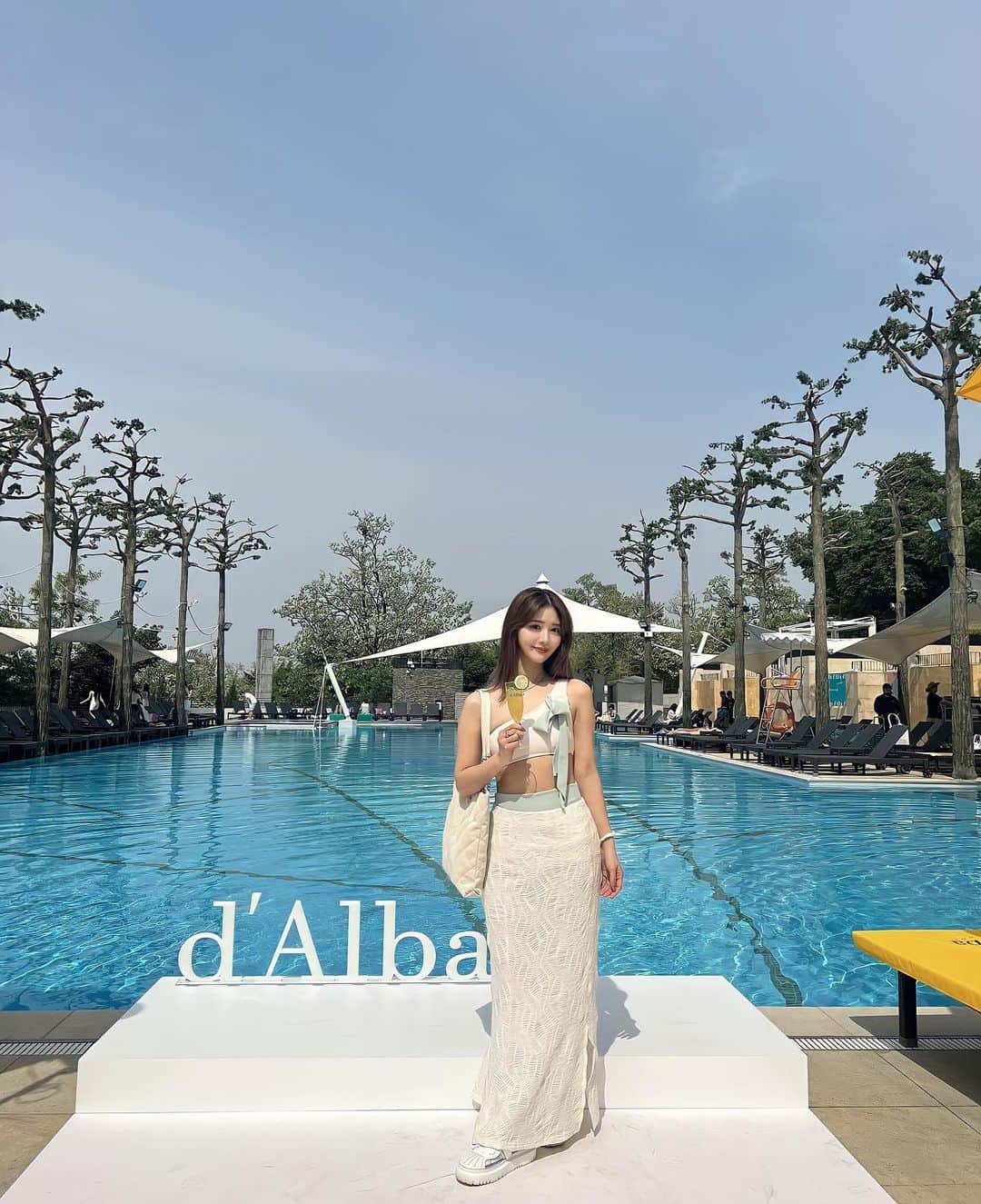 一木美里さんのインスタグラム写真 - (一木美里Instagram)「𝐝'𝐀𝐥𝐛𝐚 : 𝐏𝐫𝐢𝐯𝐚𝐭𝐞 𝐬𝐮𝐦𝐦𝐞𝐫 𝐎𝐚𝐬𝐢𝐬🧡🩵  ミストもサンクリームも、10本以上はリピートしてるdAlbaのparty♡顔はトーンアップ、ボディはウォータフルを愛用しています🥰  @dalba_japan #ダルバ #ダルバサンクリーム #dalba #韓国コスメ #韓国スキンケア」5月10日 17時19分 - misato_ichiki