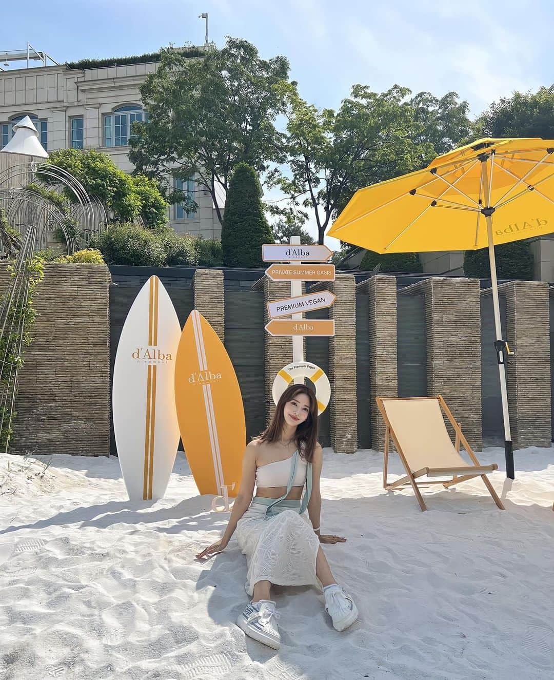 一木美里のインスタグラム：「𝐝'𝐀𝐥𝐛𝐚 : 𝐏𝐫𝐢𝐯𝐚𝐭𝐞 𝐬𝐮𝐦𝐦𝐞𝐫 𝐎𝐚𝐬𝐢𝐬🧡🩵  ミストもサンクリームも、10本以上はリピートしてるdAlbaのparty♡顔はトーンアップ、ボディはウォータフルを愛用しています🥰  @dalba_japan #ダルバ #ダルバサンクリーム #dalba #韓国コスメ #韓国スキンケア」