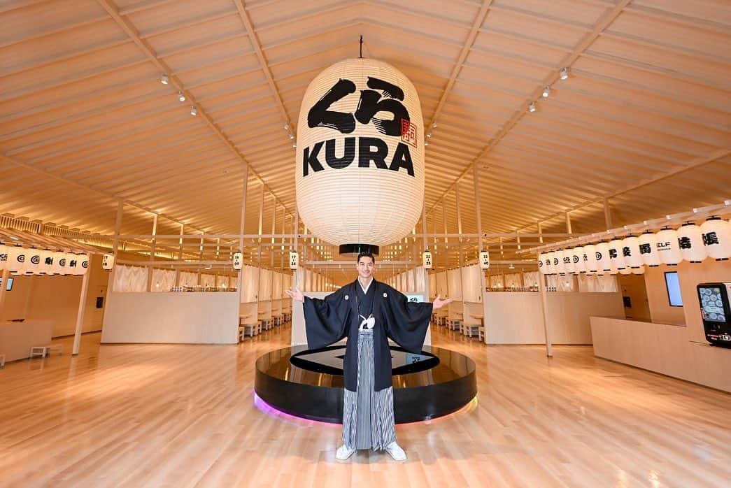 AKIRAさんのインスタグラム写真 - (AKIRAInstagram)「日本文化を 食のエンタテインメントを アジアに、世界に🌏✨  #くら寿司 #旗艦店 #高雄 #佐藤可士和　さん」5月10日 17時29分 - exileakira_official