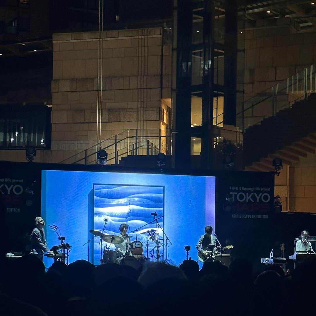 のインスタグラム：「ゴールデンウィークの最後に #コーネリアス のライブという、最高な締め💘　私は30年間、コーネリアスの歴史(デビュー当時から今まで!)を、世界各国色々な都市でのライブを見続けている1ファンとして、毎回パワーアップしている姿にずっとワクワク夢を見させてもらっています💫一昨日は久しぶりにKAJIくんと行けたのも嬉しかった❣️私たちはコーネリアスの皆と友達だけれど、大ファンであり、ずっと大好きなバンドです！」