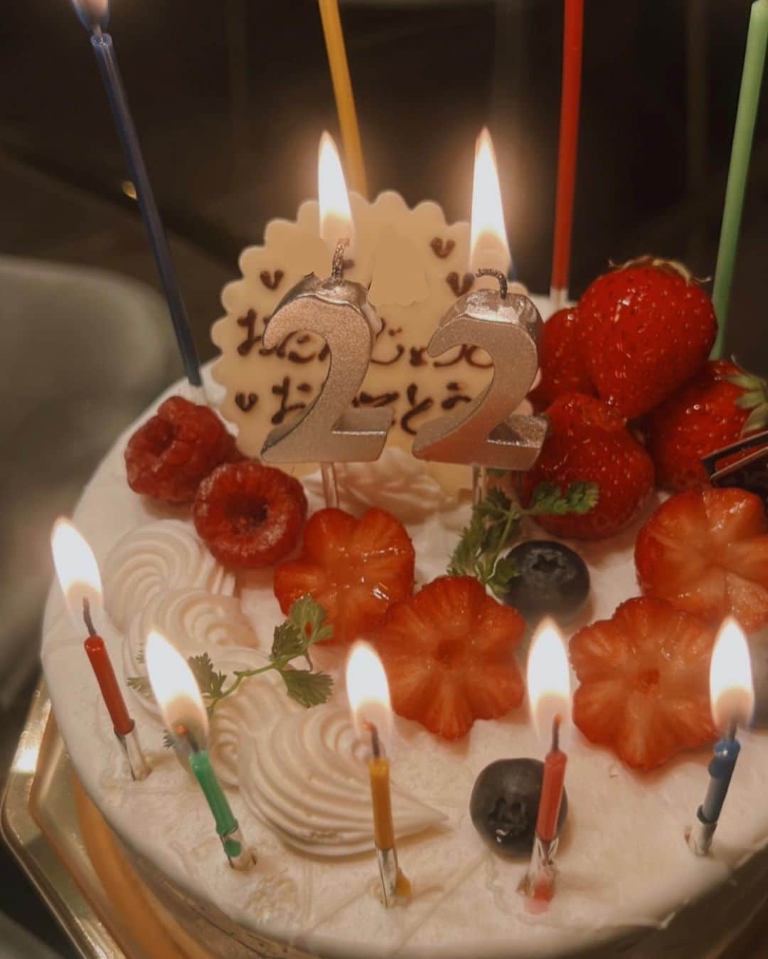 浪花ほのかのインスタグラム：「本日22歳になりました🎂✨ 素敵な人に出会い 素敵な場所にも行き とてもとても幸せな21歳だったので、 22歳は成長出来る1年になれるよう 頑張りますので これからもよろしくお願いします🖤」