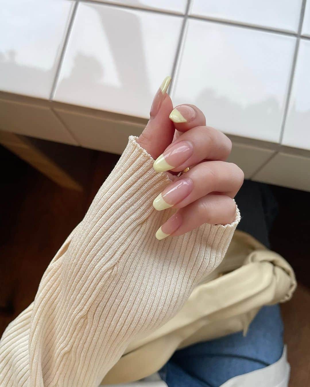 ムサシのインスタグラム：「New 🐝💛 はじめてのyellow nail 春服にもマッチしておすすめです❤︎ . #nail #frenchnails #yellownails  #フレンチネイル #イエローネイル」