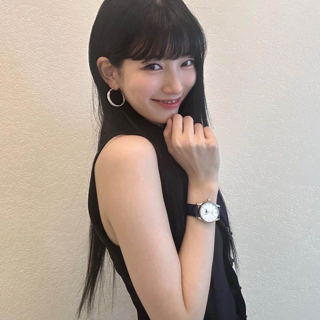 ペ・スジさんのインスタグラム写真 - (ペ・スジInstagram)「론진에게 플러팅」5月10日 17時54分 - skuukzky