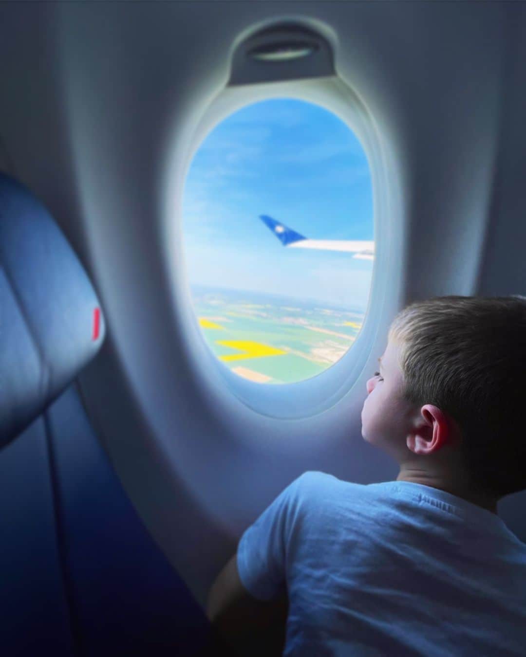 エールフランスのインスタグラム：「Dreaming for a moment 💭  📸 @pilot.fred  #airfrance #travel #airplane #aviation #A220」