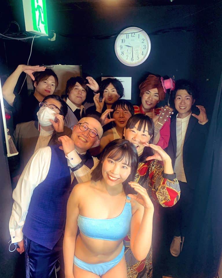 クルーズグループ【公式】のインスタグラム：「【イベントの現場と裏側😄✨】  3/31に開催された「角名つむぎ☆ふれあいファン感謝祭イベント」をご紹介🙋‍♀️  19時～お笑いライブ「スパークル」😊🌈 MC：お笑い芸人 はまこ・テラこ × 角名つむぎ  21時～ふれあいファン感謝イベント😄💖 MC：お笑い芸人 ねこじゃらし × 角名つむぎ  前半、後半の部どちらも大盛り上がり😍 始まる前はとても緊張していた角名つむぎですが、とびっきりの笑顔でイベントを楽しんでいました😆💕  ✼… ┈┈┈┈ ┈┈┈┈ ┈┈┈┈ ┈┈┈┈ @cruse_group_tokyo では、女の子に役立つコラムや情報を発信中♥ あなたに合ったお仕事をご紹介します！😌 業界や女優活動が気になる方、ぜひプロフィールURLからお問合せください♩ TEL☎: 0120-555-155 ┈┈┈┈ ┈┈┈┈ ┈┈┈┈ ┈┈┈┈ …✼  #クルーズグループ #crusegroup #avプロダクション #芸能事務所 #芸能プロダクション #セクシー女優 #セクシーモデル #av女優 #av #グラビア #グラビアアイドル #グラドル #グラビアモデル #アイドルになりたい #女の子募集中 #モデル募集 #モデル募集中 #セクシーアイドル #セクシー美女 #女の子求人 #女子求人 #角名つむぎ #ファンイベント」