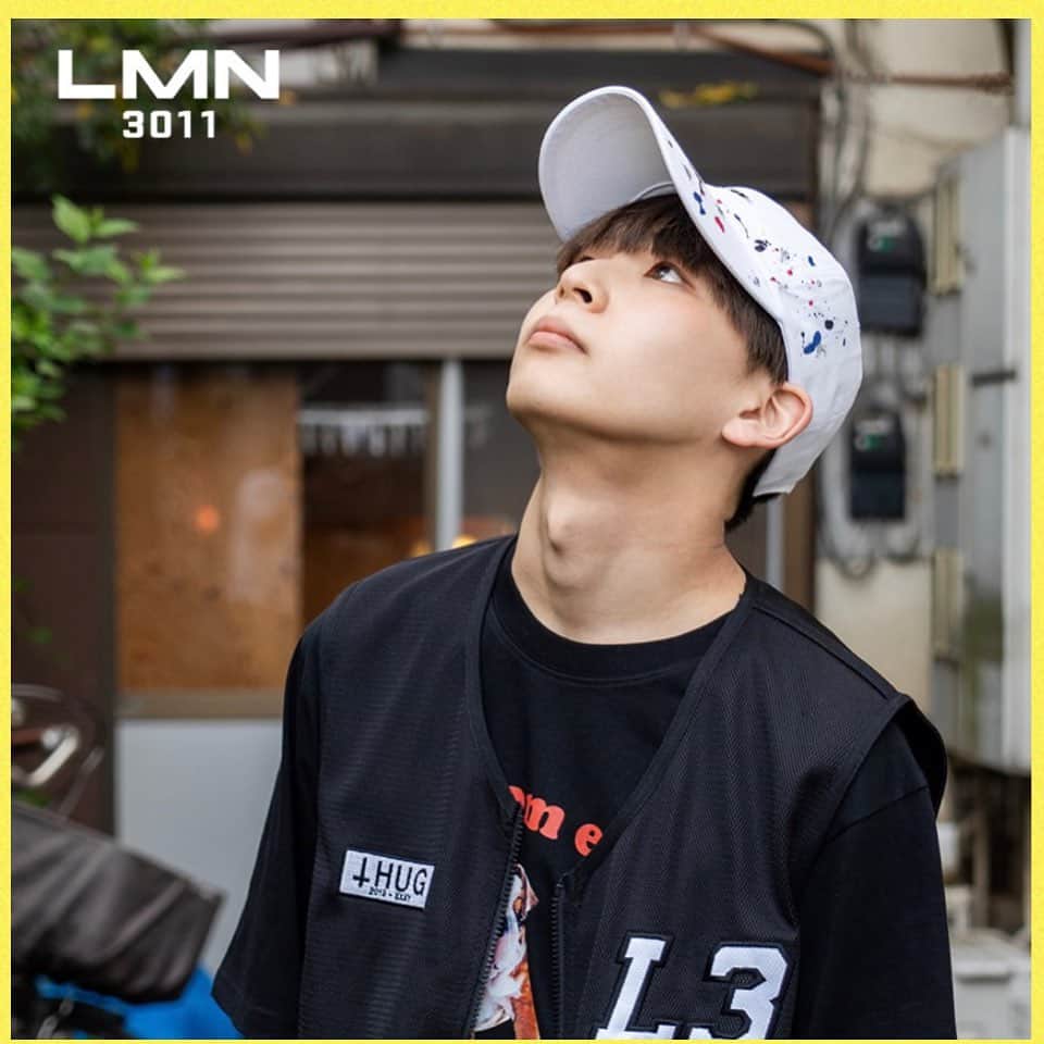 ぴろPIROのインスタグラム：「🔥@lmn3011.official   韓国のブランド 「#LMN3011」 さんの 2023 SSのLOOK BOOKモデルに起用していただきました！  普段は一生笑ってるんだけど ちょいワルな感じだから笑わないで！ というリクエストが難しかった笑  初めてのモデルのお仕事で緊張したけど プロ達のおかげで普段とは違う自分出せたと思う😎 良かったらサイト見てくださーい🙌  https://m.lmn3011.com/index.html」