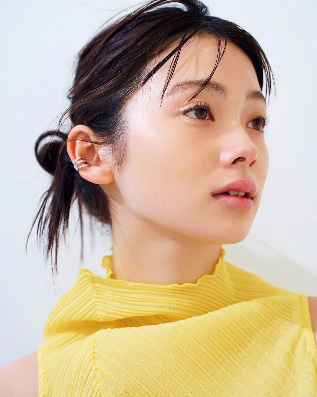 林由香里さんのインスタグラム写真 - (林由香里Instagram)「@maquia.magazine   "夏新色の纏い方、10のアイディア"  #hair #makeup」5月10日 18時03分 - yukarihayashi