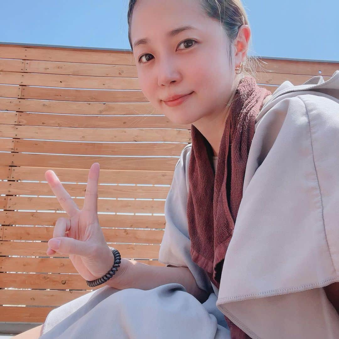 星村麻衣のインスタグラム：「本日のサ活はサウナリウム高円寺さんへ😶‍🌫️♨️ 屋上の暑さ＆眩しさに途中からサウナハットが役立ちました👍 富士山もうっすら🗻 内気浴の波のBGMもとても心地よく、過去一ととのった気がする🥰🌊 #サ活 #サウナリウム高円寺  #サウナ女子 #サウナイキタイ」