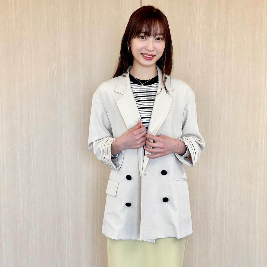 フジテレビ「めざましテレビ」さんのインスタグラム写真 - (フジテレビ「めざましテレビ」Instagram)「ファッション雑誌CanCamとコラボした お天気コーナー「きょう何着て行く？」 林佑香の毎日のコーデを紹介♪  5月10日（水）  【今日のコーデ】 ・ジャケット→ @lagunamoon_com 1万7600円 ・ニット→ @mercuryduo_com 6930円 ・スカート→ @naturalbeautybasic_official 9460円 ・靴→ @dianashoespress 1万7600円  ・イヤリング→ @mimi33_official 3520円  【コーデのポイント】 キャッチーなマルチボーダーニットに、イエロースカートを効かせてさらなる遊びゴコロを🎉タイトシルエットを選ぶと、POPに転びすぎず品よく💡ベージュジャケットも大人っぽさを後押し🍾   #めざましテレビ #きょう何着て行く？ #林佑香 #今日のコーデ #コーデ #CanCam #今日のファッション#ootd #きょう何着て行く？は月〜金朝6時22分ごろ放送📺 #ゆかちゃん #きれいめコーデ #きれいめカジュアル #大人コーデ #ボーダーコーデ #オフィスカジュアル #上品コーデ #アナウンサー衣装」5月10日 18時18分 - mezamashi.tv