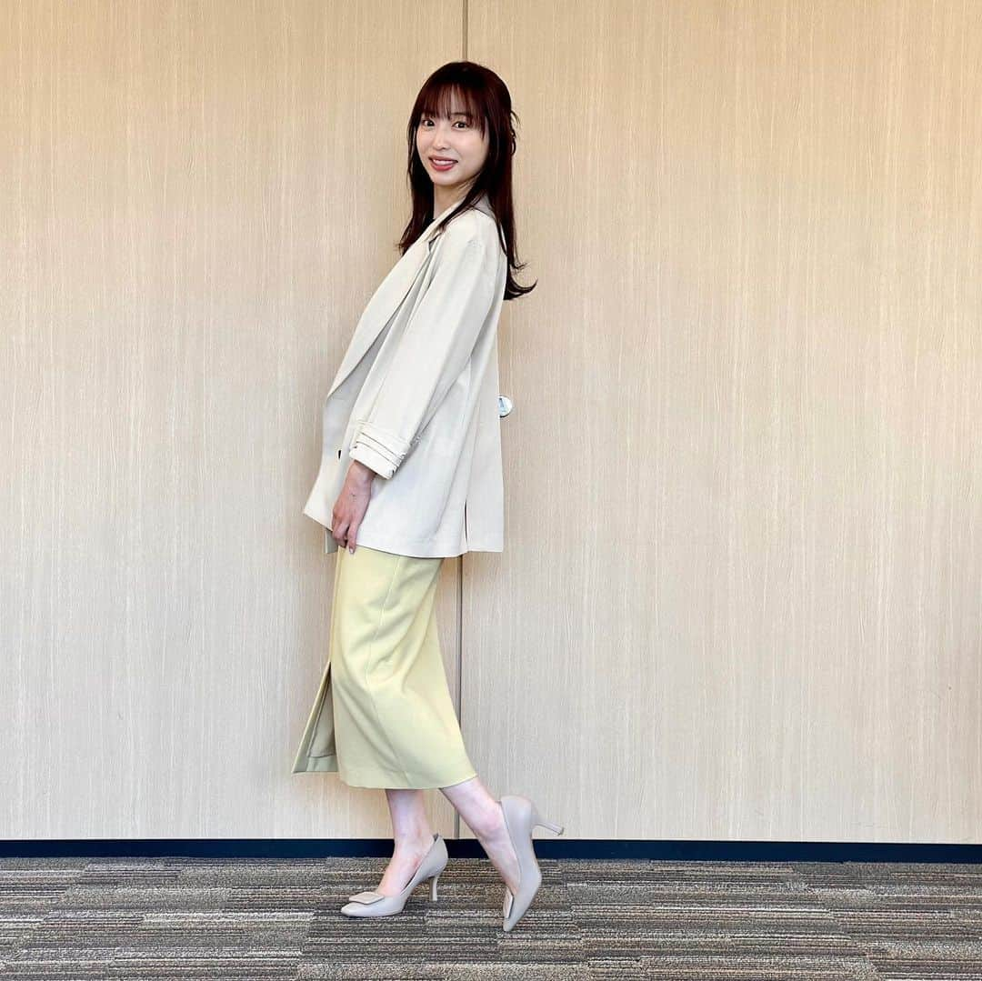 フジテレビ「めざましテレビ」さんのインスタグラム写真 - (フジテレビ「めざましテレビ」Instagram)「ファッション雑誌CanCamとコラボした お天気コーナー「きょう何着て行く？」 林佑香の毎日のコーデを紹介♪  5月10日（水）  【今日のコーデ】 ・ジャケット→ @lagunamoon_com 1万7600円 ・ニット→ @mercuryduo_com 6930円 ・スカート→ @naturalbeautybasic_official 9460円 ・靴→ @dianashoespress 1万7600円  ・イヤリング→ @mimi33_official 3520円  【コーデのポイント】 キャッチーなマルチボーダーニットに、イエロースカートを効かせてさらなる遊びゴコロを🎉タイトシルエットを選ぶと、POPに転びすぎず品よく💡ベージュジャケットも大人っぽさを後押し🍾   #めざましテレビ #きょう何着て行く？ #林佑香 #今日のコーデ #コーデ #CanCam #今日のファッション#ootd #きょう何着て行く？は月〜金朝6時22分ごろ放送📺 #ゆかちゃん #きれいめコーデ #きれいめカジュアル #大人コーデ #ボーダーコーデ #オフィスカジュアル #上品コーデ #アナウンサー衣装」5月10日 18時18分 - mezamashi.tv