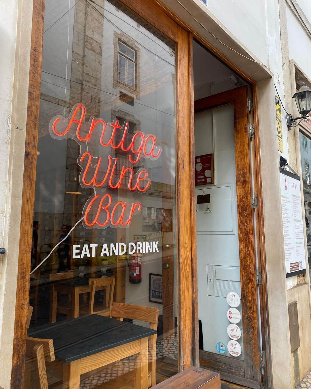 青山ケイトのインスタグラム：「wine-ing all day」
