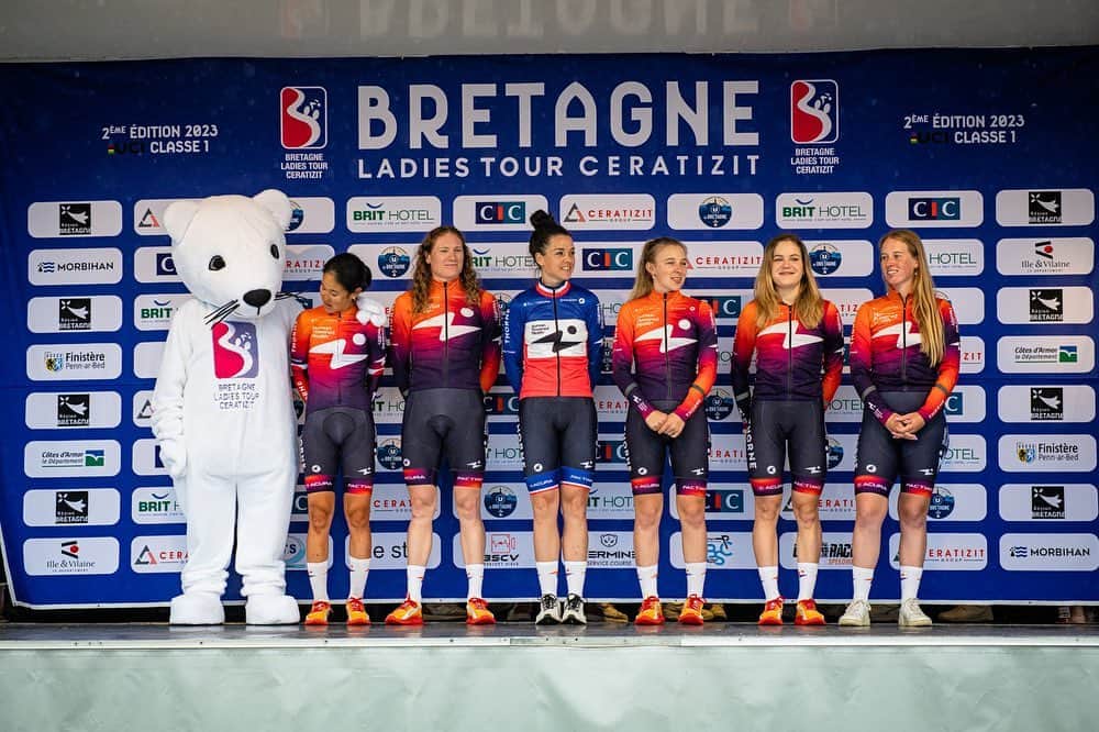 與那嶺恵理のインスタグラム：「Tough start @bretagneladiestour 🐻‍❄️  . . Unfortunately, we lost Henri by crash 😢 and strong wind made the race super hard 🌬 They made me tough physically and mentally.  . .  I can’t believe my feeling just after stage1…still 4days to go 🙄  Keep head up and work best for team 🧡  . . 📸: @arne_mill  #今日のエリさん　#HumanPoweredHealth」