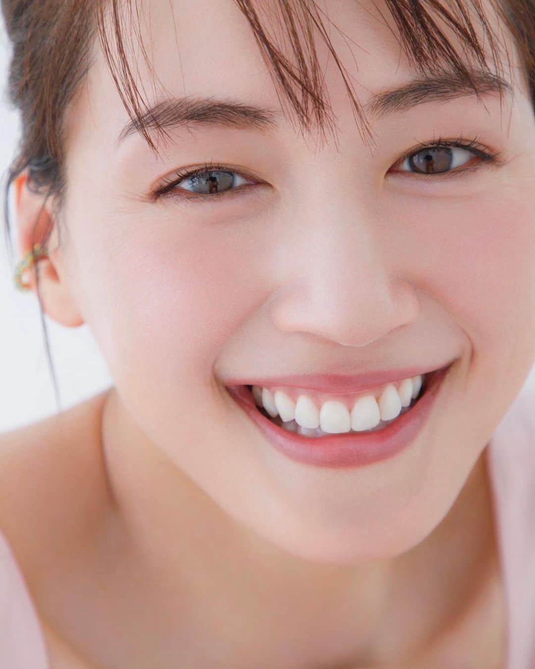菊地泰久のインスタグラム：「#綾瀬はるか  @vocemagazine  @akeminakano__official  #西真由美 @yasuhisa_kikuchi   #voce #菊地泰久 #yasuhisakikuchi #beauty #makeup #fashion #portrait #jewelry #gravure #shooting #photography #photographer #model #studio」