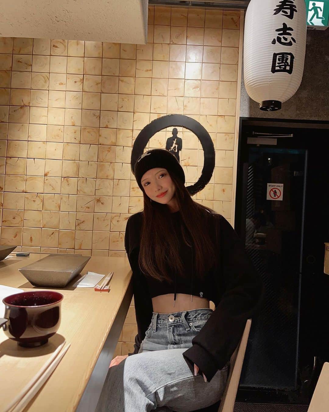 AYUのインスタグラム：「大好きな人たちと生きて、大好きなことを仕事にして、大好きなことに時間とお金を使っている🌍 偶然じゃなく全部自分で取捨選択してきた結果です🍣  #骨格ウェーブ#骨格ウェーブコーデ#骨格ウェーブダイエット#ダイエット生活#ボディメイク女子#ダイエット方法#ダイエット食」