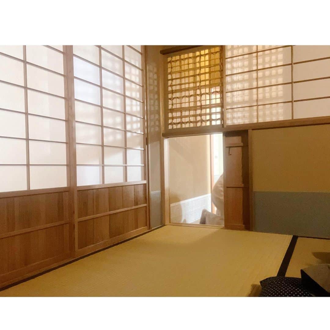 にしおかすみこさんのインスタグラム写真 - (にしおかすみこInstagram)「スタッフさんに 「とりあえず、この部屋で休憩しててください」と言われ、  出たり、入ったり、驚いてみたり、している。  #暇人😚」5月10日 18時48分 - nishioka_sumiko