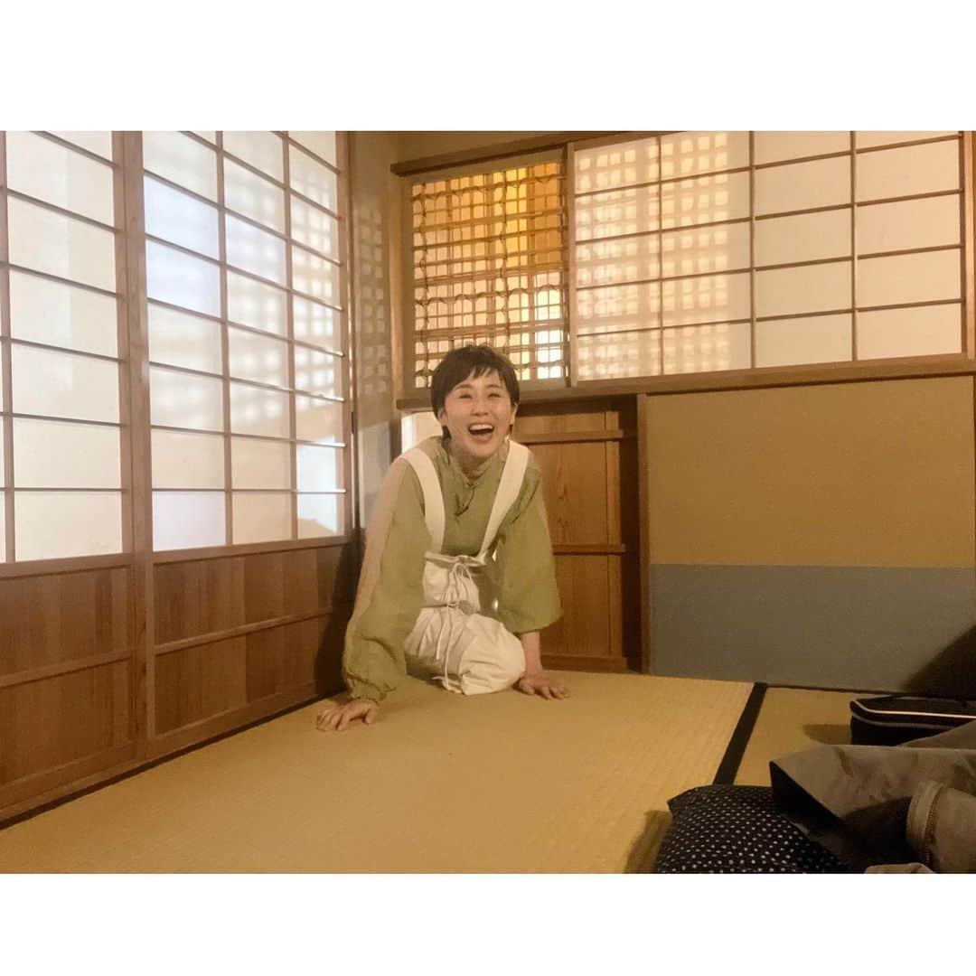 にしおかすみこさんのインスタグラム写真 - (にしおかすみこInstagram)「スタッフさんに 「とりあえず、この部屋で休憩しててください」と言われ、  出たり、入ったり、驚いてみたり、している。  #暇人😚」5月10日 18時48分 - nishioka_sumiko