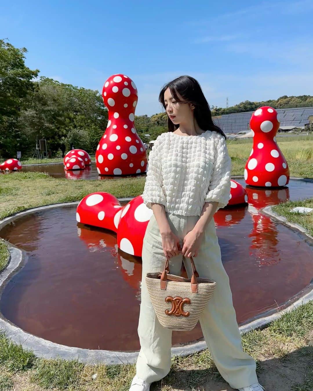めいさんのインスタグラム写真 - (めいInstagram)「— 甘いは色んな種類がある 砂糖を食べる ケーキを食べる あとあなたのことを98回思ってるよ🤍 ・ ・ ・　 ・ ・ ・  —  #museum#日本#アート#寫真#portrait#사진#tokyo#撮影モデル#커피#ポートレート#japanesegirl#beauty#japan#travel#movie#섹시#photo#写真#フォロー#撮影#model#写真集#カメラ好きな人と繋がりたい#写真部#follow#portraitsedition  甜有100種方式 吃糖 吃蛋糕 和想你98次🤍」5月10日 18時51分 - meitienlin1125