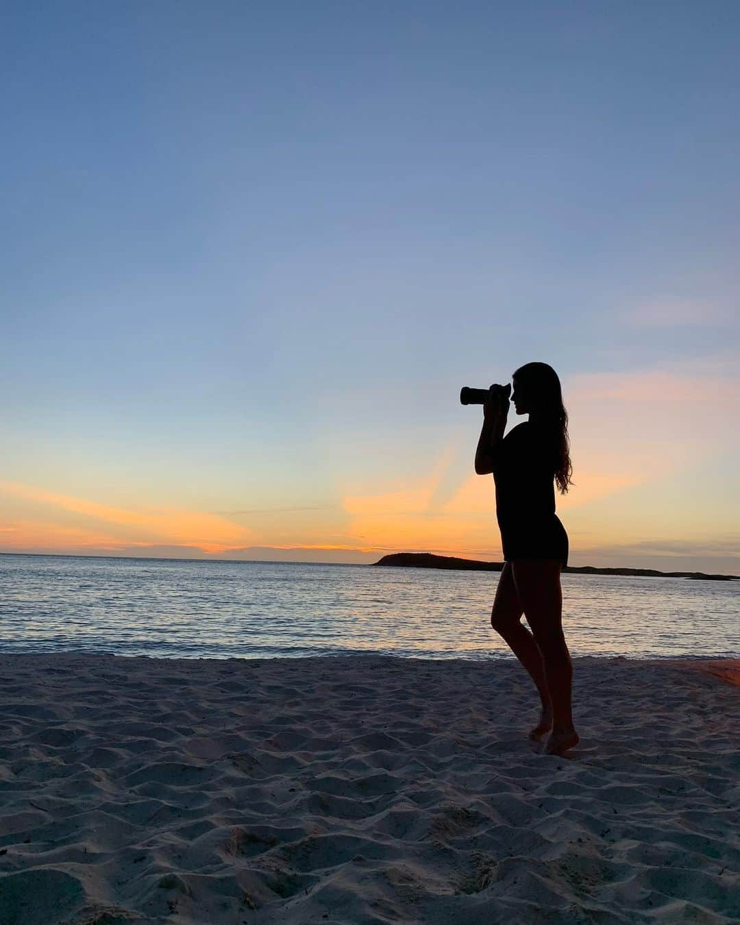 Amanda Cernyさんのインスタグラム写真 - (Amanda CernyInstagram)「Home suhhhweeet home ♋️🦀🙋🏻‍♀️ 🌊🏝️👙💙🤟🏼」5月10日 18時56分 - amandacerny